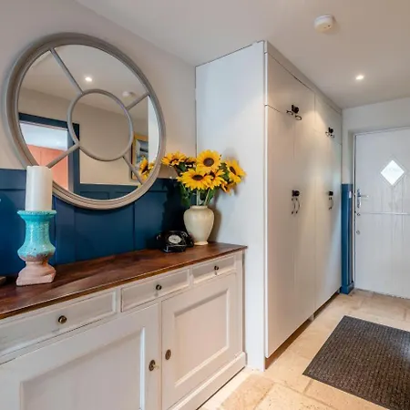 4 Bed In Oc-j31924 *