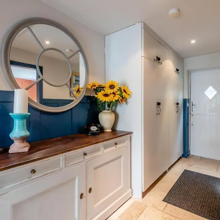 Holiday home 4 Bed In Oc-j31924 *