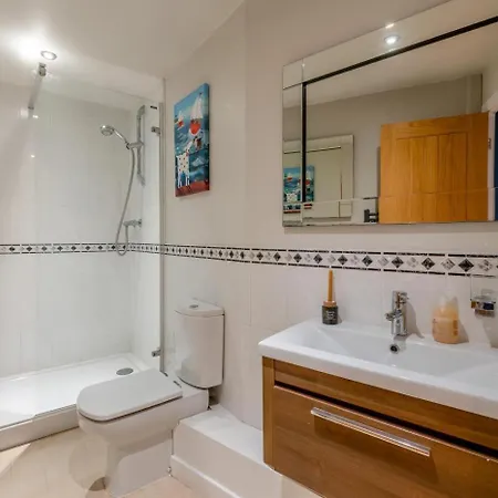 4 Bed In Oc-j31924 Holiday home