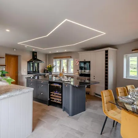 Holiday home 4 Bed In Oc-j31924 *