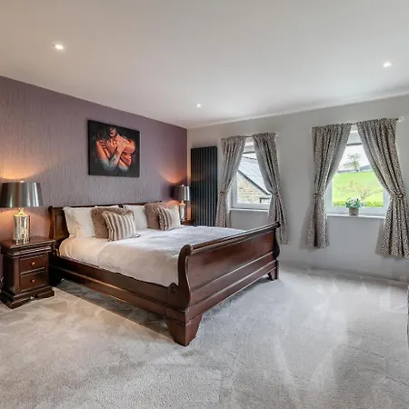 4 Bed In Oc-j31924 Holiday home *