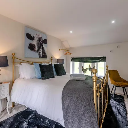 4 Bed In Oc-j31924 Holiday home *