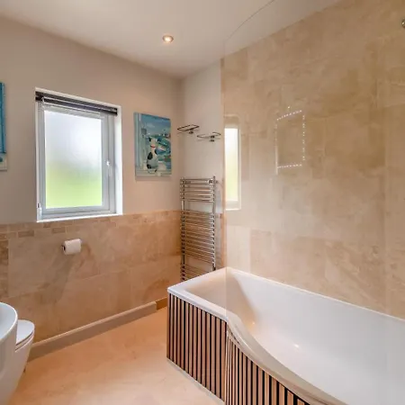 Holiday home 4 Bed In Oc-j31924 *